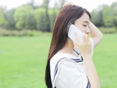 美女意外曝光中兴新机醉享