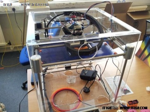 英国大学生开发全彩色多材料3D打印机