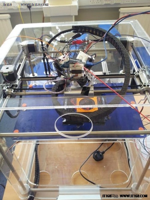 英国大学生开发全彩色多材料3D打印机