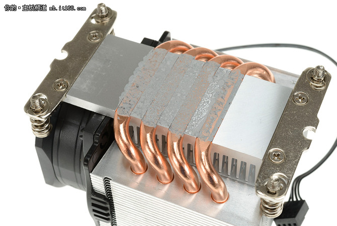 窄型 ILM CPU 散热器