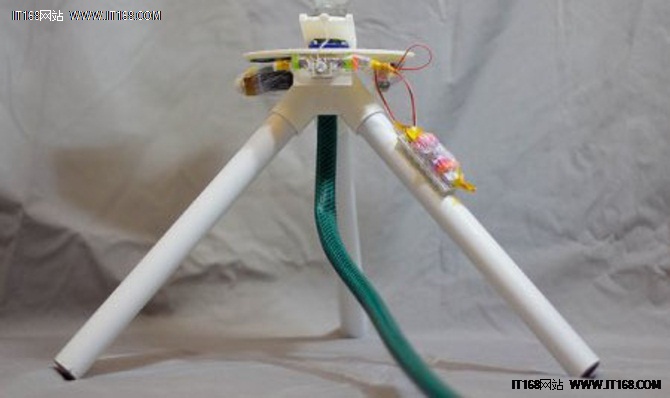澳洲创客3D打印有趣的水火箭发射系统