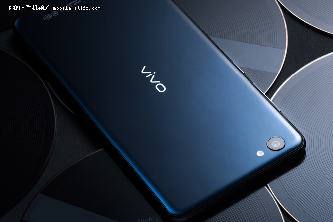 7月6日正式上市 vivo X5Pro黑色版开卖-IT168 