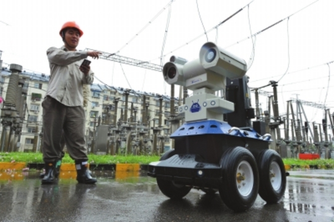 北京电力公司启用智能机器人巡检电网