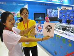 500余名小朋友参与巧克力3D打印