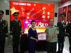 TCL H8800登上大阅兵前线指挥车