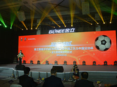 超级续航挺中国足球 金立签约中国之队