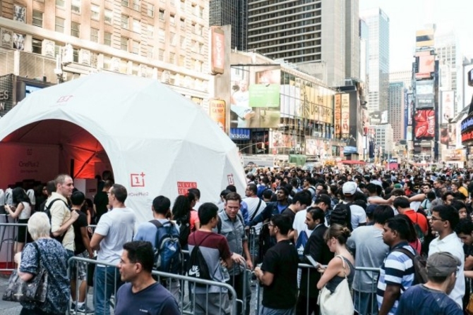 一加手机2纽约时代广场举办推广活动