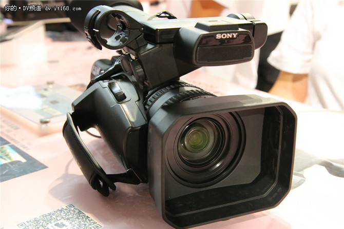 索尼推出HXR-NX100专业便携摄录一体机-IT1
