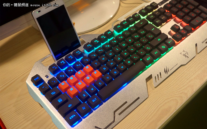华越网咖首选X7狼印X408光轴游戏键盘