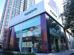 巴萨副主席抵京首站到访OPPO北京体验店