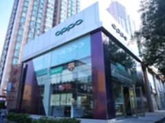巴萨副主席拜访OPPO体验店 玩嗨自拍