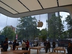 比利时Apple Store新店展示艾维新风格