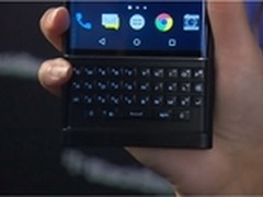 CEO现场展示 黑莓Priv全键盘支持触控