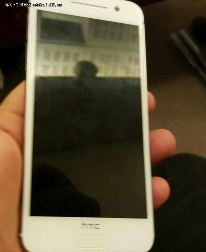 白色真机曝光 HTC One A9国行获认证
