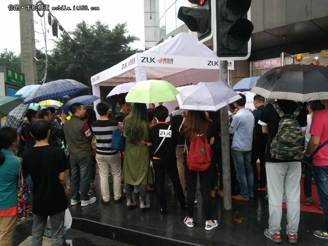 ZUK迪信通成都站开启首销 陈宇亲临助阵-IT16