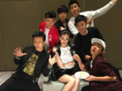 现代曲面显示器带你看爽互撕大战 