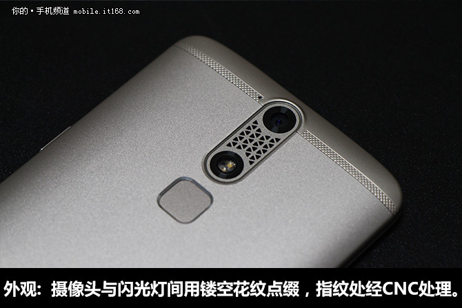 中兴AXON mini外观