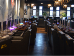 飞利浦显示器造就洛丽网咖秀