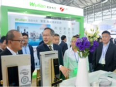 谁与ivvi依偎？“国民甜心”赵丽颖