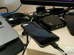 外观变化不大 疑似锤子T2真机曝光