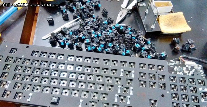 机械键盘换轴工具_机械键盘换个轴多少钱_给机械键盘换轴