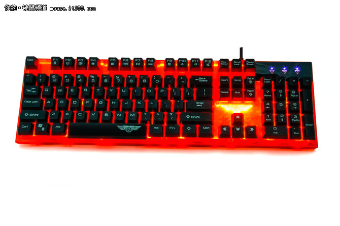 新贵GM150新宫柱结构发光游戏键盘上市