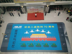 华硕与百名大学生同做最大的橡皮擦拼图