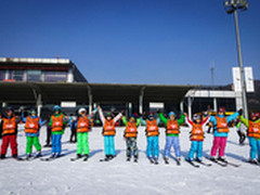 索尼黑卡记录亲子 与Everkid驰骋雪场