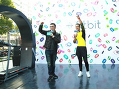 强强联手 Fitbit南京首秀苏宁新街口店