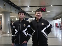 CHERRY年终福利 电竞明星化身快递员