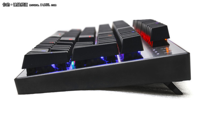 新贵GM350悬浮式炫光机械键盘即将发布