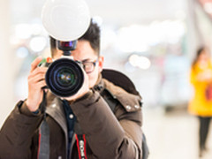 哄女友必备 简单几步拍出美丽夜景人像