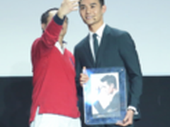 王凯美手获3600万巨额保险手控们请慢舔