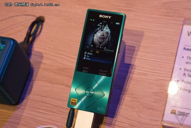 CES 2016 索尼推出彩虹色Walkman A26