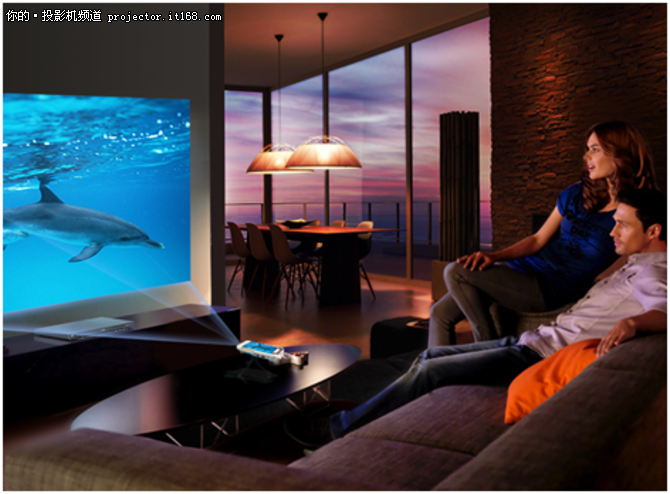 iphone6镶嵌美高G6微型投影机100寸大屏-IT1