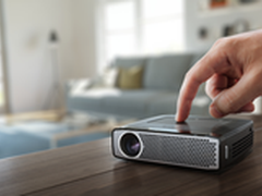 飞利浦PPX4935新品LED投影仪预热中