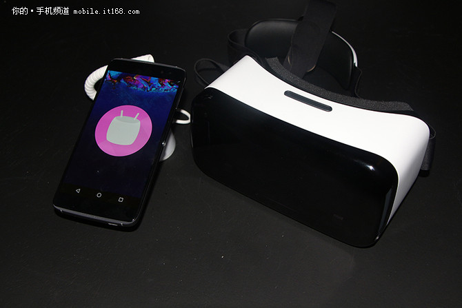 裸眼3D+VR虚拟现实 TCL idol4系列发布