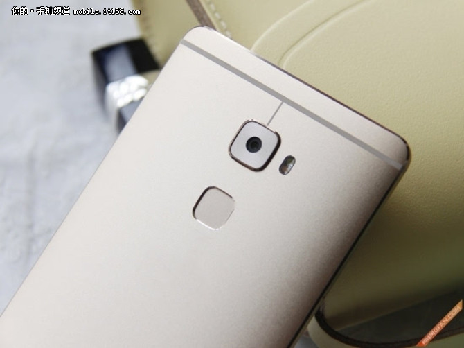 拒绝白带 看金属手机后盖如何巧妙处理-IT168