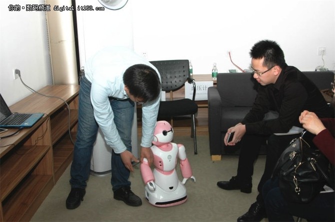 五大感知海尔机器人开启用户交互新方式