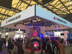 还在用扫把？AWE2016现小狗扫地机器人