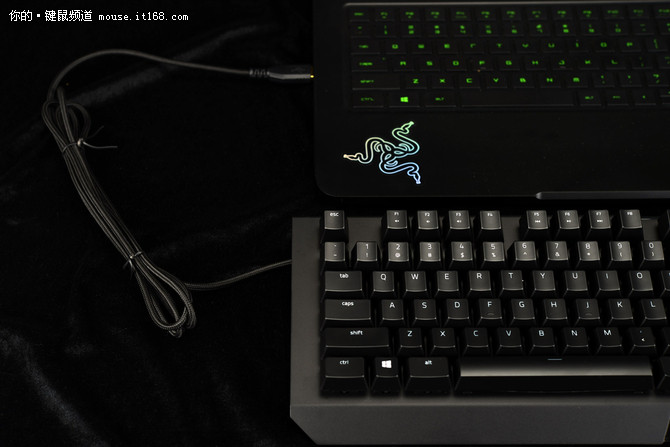 雷蛇黑寡妇蜘蛛X幻彩机械键盘上手试玩