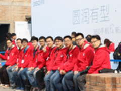 360手机f4线下十城首销 与粉丝初次鉴面