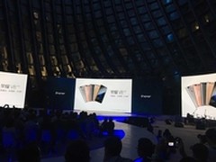 2K屏+双摄像头 荣耀新旗舰V8正式发布