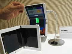 今年流行黑科技 OPPO展示折叠屏幕手机