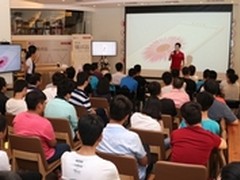 京东懂试会把玩小米Max新机 粉丝大作战