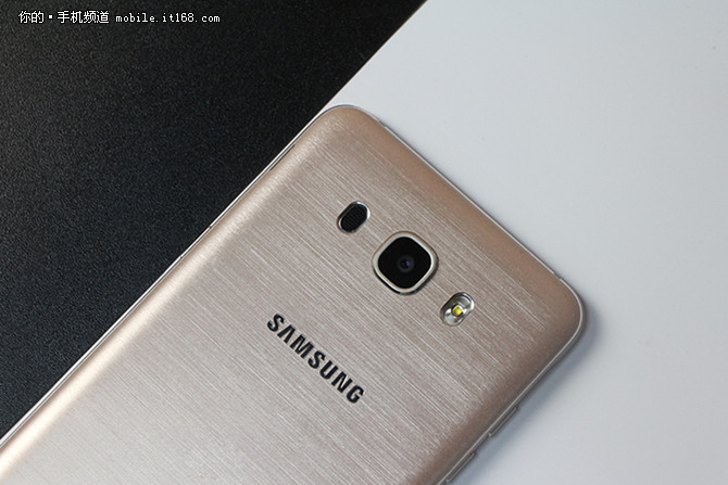 三星J7(2016)评测:中端经济适用先行者-IT168 