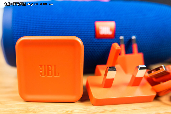 完美防水体验 JBL Charge3蓝牙音箱评测