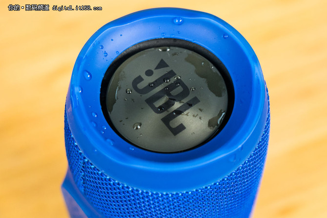 完美防水体验 JBL Charge3蓝牙音箱评测