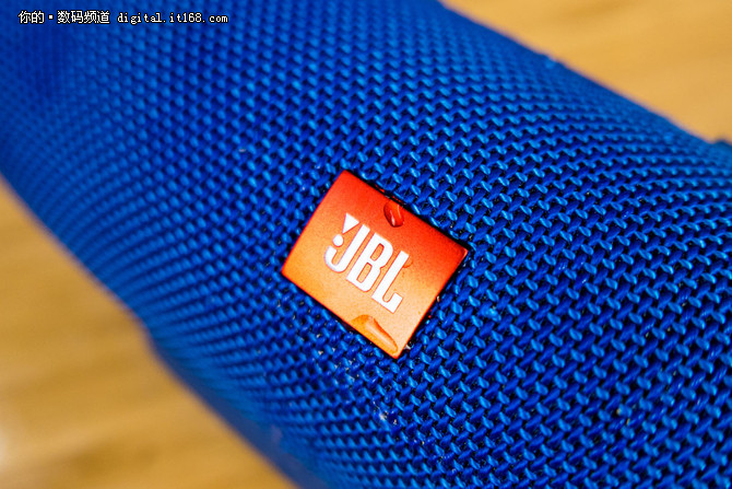 完美防水体验 JBL Charge3蓝牙音箱评测