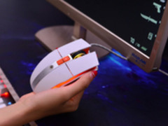 美女谈腹灵G90魔焰鼠标 饱满才有料